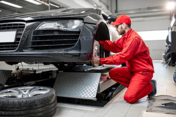Réglage de parallélisme d'une voiture Audi à Le Tampon