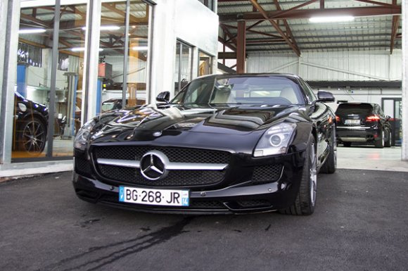 Garage automobile pour la révision complète de voiture Mercedes au Tampon