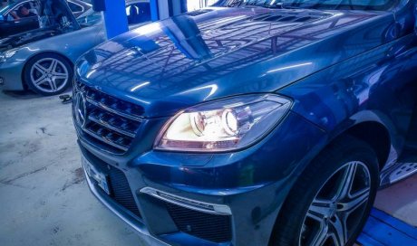 Garage automobile pour Mercedes ML 63 AMG au Tampon