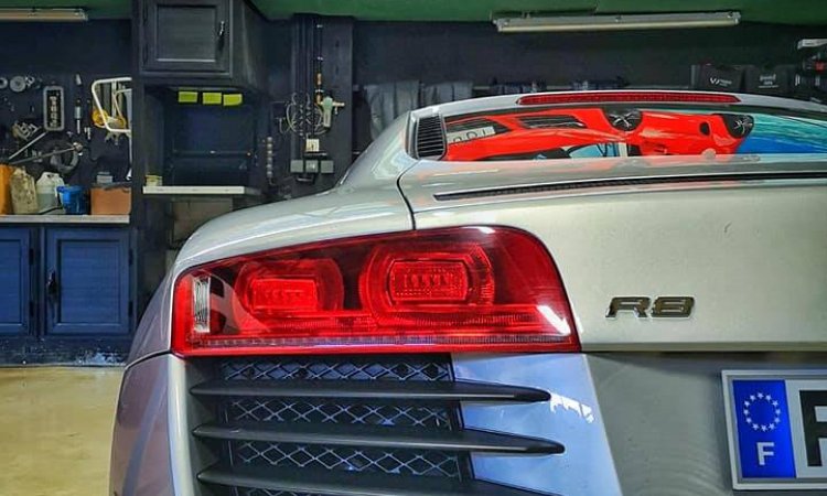 Garage automobile pour Audi R8 au Tampon