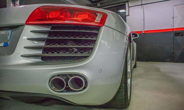 Garage automobile pour Audi R8 au Tampon