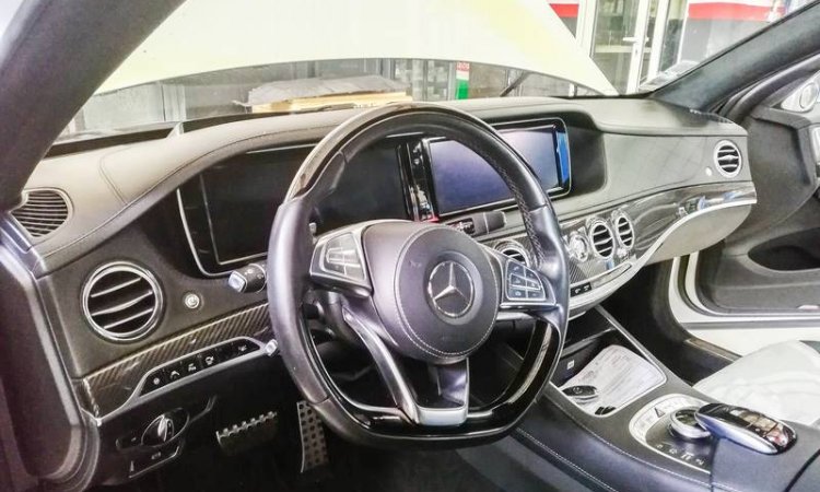 Garage automobile pour Mercedes Classe S 500  au Tampon