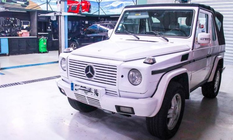 Garage automobile pour Mercedes benz G400 au Tampon